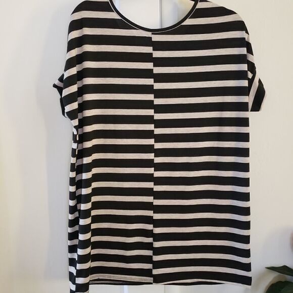 Honey & Lace Short Sleeve Round Neck Top - Picture 6 of 6